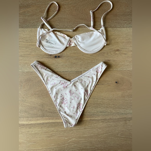 Frankie’s bikini set - Picture 6 of 8